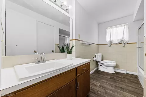 Bath - 1902 Root Ave NE, Canton, OH 44705 photo 1 of 4