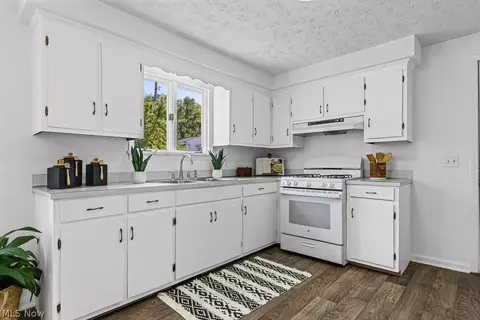 Kitchen - 1902 Root Ave NE, Canton, OH 44705 photo 1 of 4