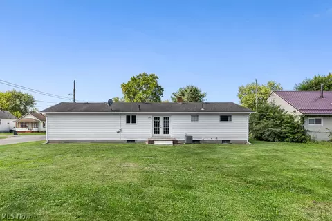 Exterior - 1902 Root Ave NE, Canton, OH 44705 photo 2 of 3