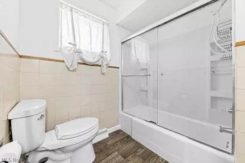 Bath - 1902 Root Ave NE, Canton, OH 44705 photo 4 of 4