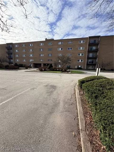 20333 Detroit Rd #513, Rocky River, OH 44116