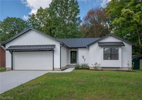 97 Nottingham St, Tallmadge, OH 44278