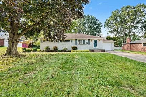 811 Leecrest St NW, Massillon, OH 44646