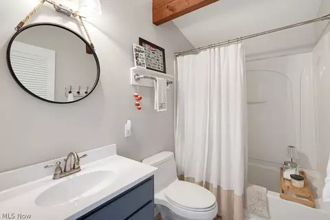 Bath - 37 Oneida Trl, Malvern, OH 44644 photo 1 of 2