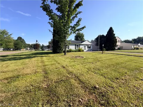 Exterior - 9841 Short Dr, Windham, OH 44288 photo 3 of 3