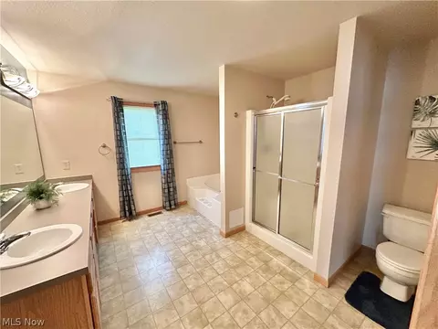 Bath - 3663 Cranberry Hl, Rootstown, OH 44272 photo 2 of 3