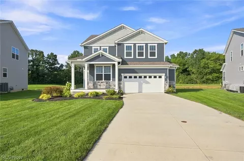 6528 Daisy Ln, Olmsted Twp, OH 44138