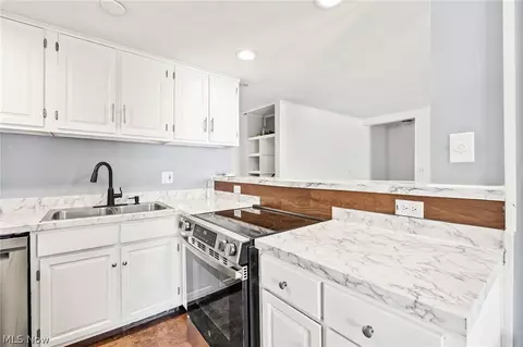 Kitchen - 28 Valley Forge Ln #2A, Elyria, OH 44035 photo 2 of 3