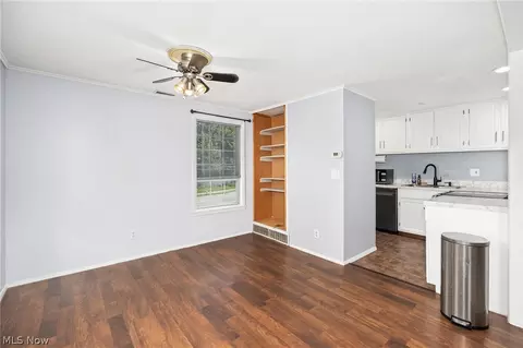 Living - 28 Valley Forge Ln #2A, Elyria, OH 44035 photo 4 of 4