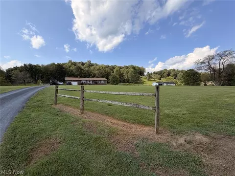Exterior - 166 Tanner Ln, Walker, WV 26180 photo 3 of 4
