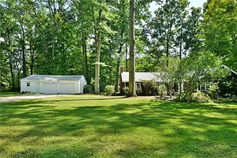 1114 Allen Smith Rd, Leavittsburg, OH 44430