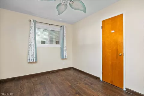 Bedroom - 369 White Oak Dr, Elyria, OH 44035 photo 8 of 10