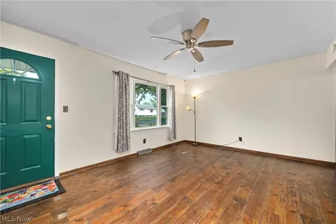 Living - 369 White Oak Dr, Elyria, OH 44035 photo 2 of 4