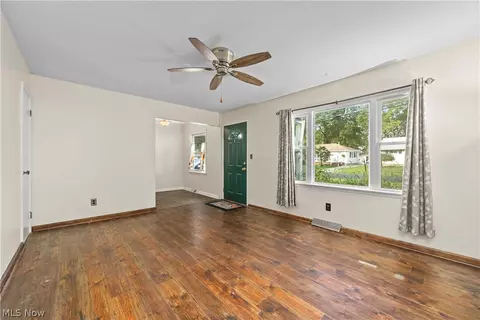 Living - 369 White Oak Dr, Elyria, OH 44035 photo 3 of 4