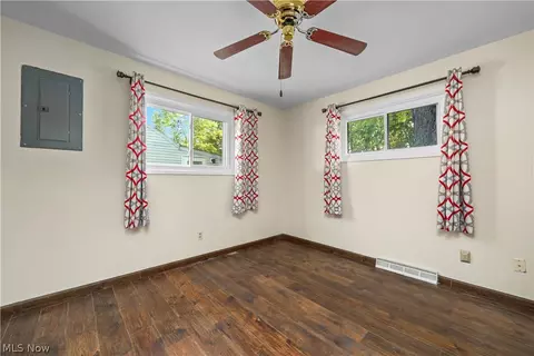 Bedroom - 369 White Oak Dr, Elyria, OH 44035 photo 4 of 10