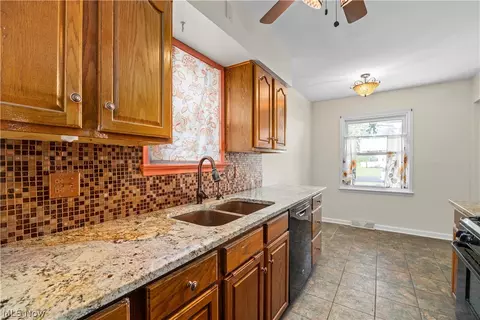 Kitchen - 369 White Oak Dr, Elyria, OH 44035 photo 4 of 4