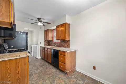 Entry Way - 369 White Oak Dr, Elyria, OH 44035 photo 1 of 2