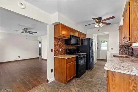 Kitchen - 369 White Oak Dr, Elyria, OH 44035 photo 1 of 4