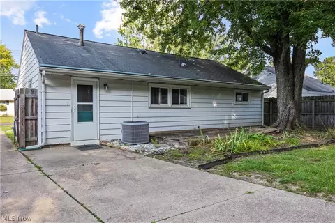 Exterior - 369 White Oak Dr, Elyria, OH 44035 photo 5 of 7