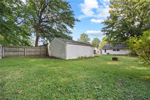 Exterior - 369 White Oak Dr, Elyria, OH 44035 photo 7 of 7