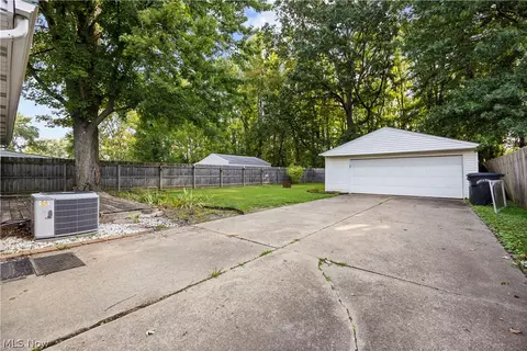 Exterior - 369 White Oak Dr, Elyria, OH 44035 photo 3 of 7