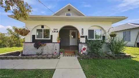 738 Lulu St, Parkersburg, WV 26101