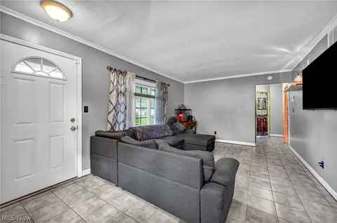 Entry Way - 1781 Perth Rd, Madison, OH 44057 photo 1 of 4