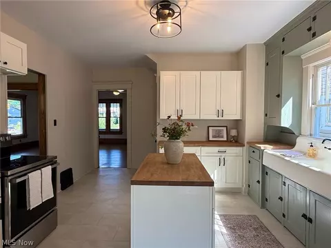 Kitchen - 1141 Broad Ave NW, Canton, OH 44708 photo 3 of 5