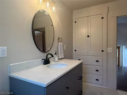 Bath - 1141 Broad Ave NW, Canton, OH 44708 photo 2 of 3