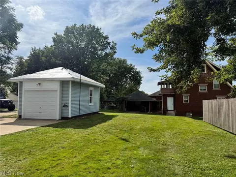 Exterior - 1141 Broad Ave NW, Canton, OH 44708 photo 8 of 10