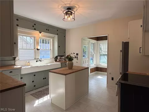 Kitchen - 1141 Broad Ave NW, Canton, OH 44708 photo 4 of 5
