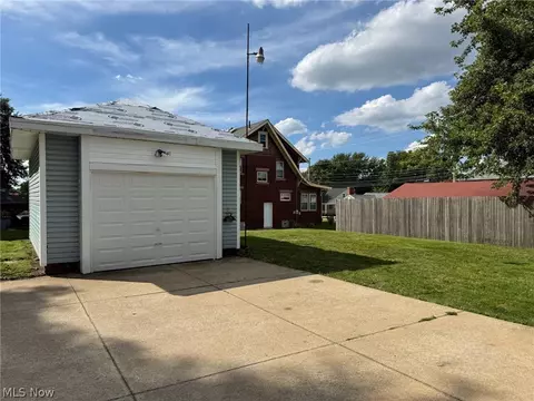 Exterior - 1141 Broad Ave NW, Canton, OH 44708 photo 10 of 10