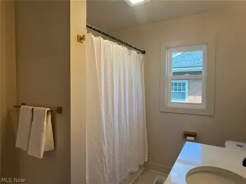 Bath - 1141 Broad Ave NW, Canton, OH 44708 photo 3 of 3