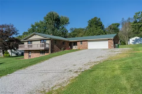 6093 Joliat Ave, Louisville, OH 44641