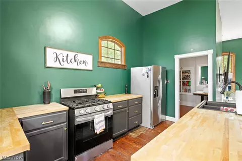 Kitchen - 252 E Comet Rd, Clinton, OH 44216 photo 3 of 3