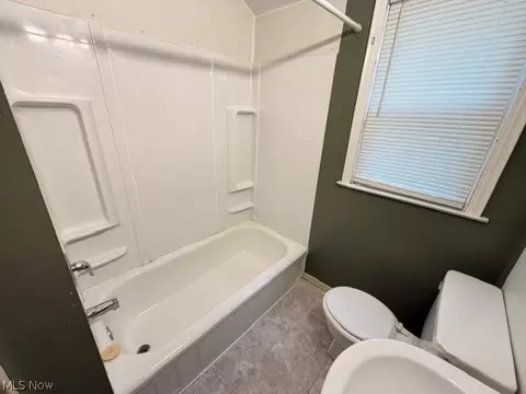 Bath - 3950 Gary Ave, Lorain, OH 44055 photo 1 of 3
