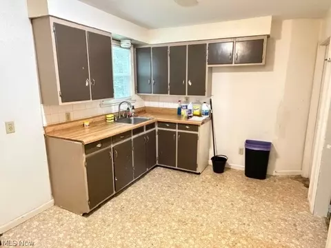Kitchen - 3950 Gary Ave, Lorain, OH 44055 photo 2 of 3