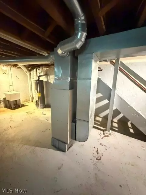 Entry Way - 3950 Gary Ave, Lorain, OH 44055 photo 6 of 7