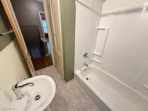 Bath - 3950 Gary Ave, Lorain, OH 44055 photo 2 of 3