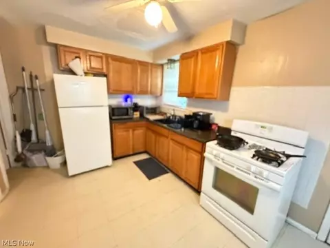 Kitchen - 3950 Gary Ave, Lorain, OH 44055 photo 3 of 3