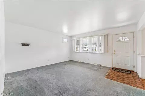 Living - 1829 Eldon Dr, Wickliffe, OH 44092 photo 2 of 4