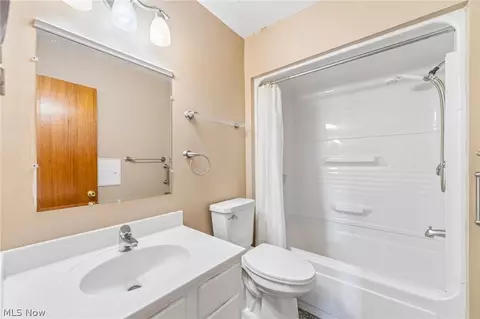 Bath - 1829 Eldon Dr, Wickliffe, OH 44092 photo 1 of 2
