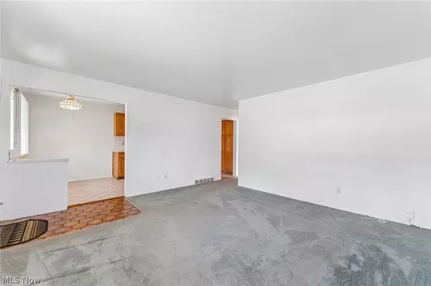 Living - 1829 Eldon Dr, Wickliffe, OH 44092 photo 3 of 4