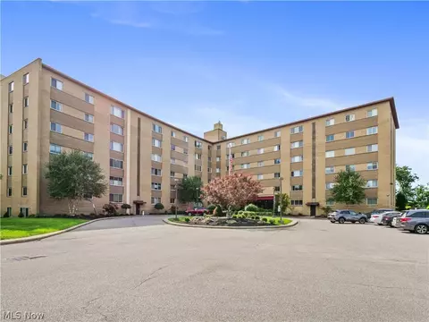 18501 Hilliard Blvd #317, Rocky River, OH 44116