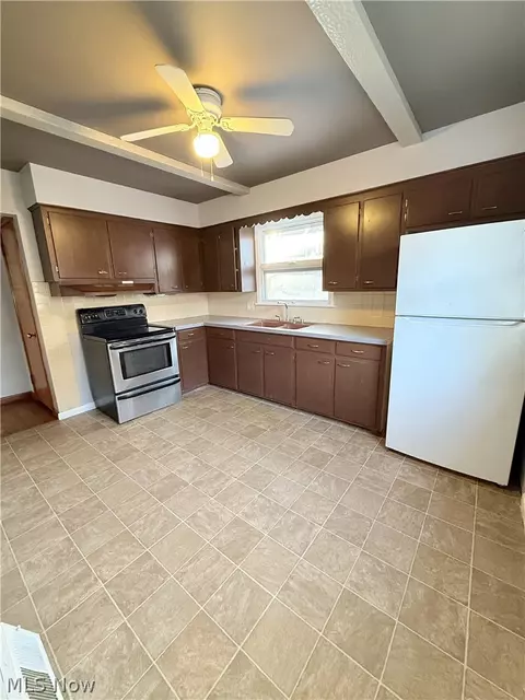 Kitchen - 934 Nevin St, Akron, OH 44310 photo 2 of 4