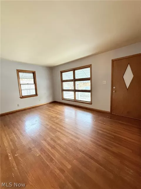 Living - 934 Nevin St, Akron, OH 44310 photo 1 of 6