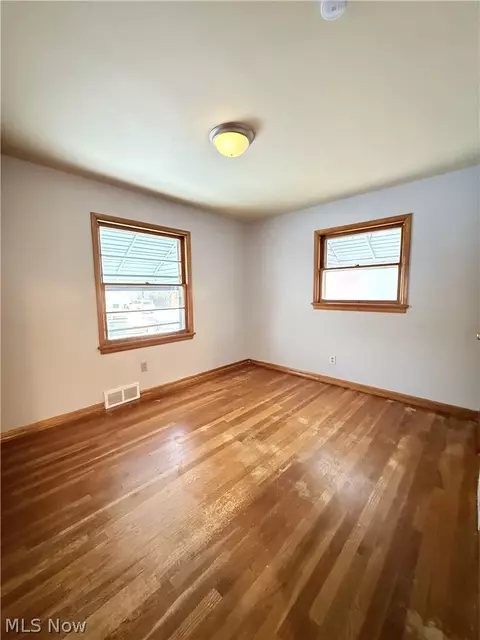 Bedroom - 934 Nevin St, Akron, OH 44310 photo 4 of 5