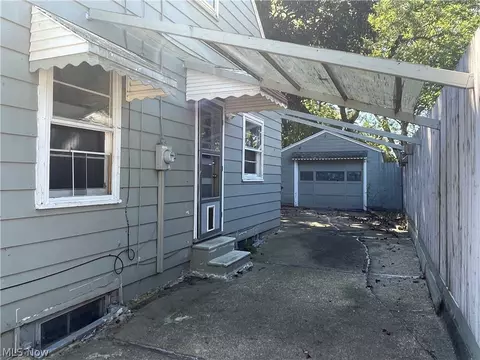 Exterior - 934 Nevin St, Akron, OH 44310 photo 5 of 5