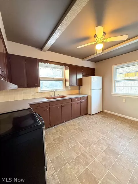 Kitchen - 934 Nevin St, Akron, OH 44310 photo 4 of 4