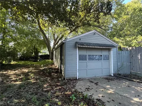 Exterior - 934 Nevin St, Akron, OH 44310 photo 2 of 5